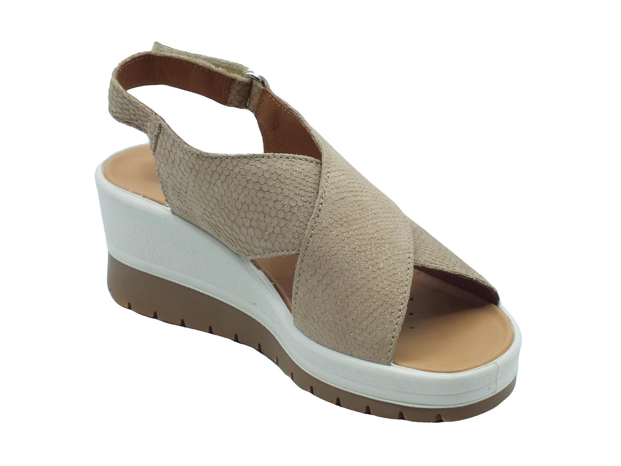 Igi&Co Igi&Co 5667333 Nabuk Taupe Sandali per Donna in pelle squamata con zeppa alta Taupe