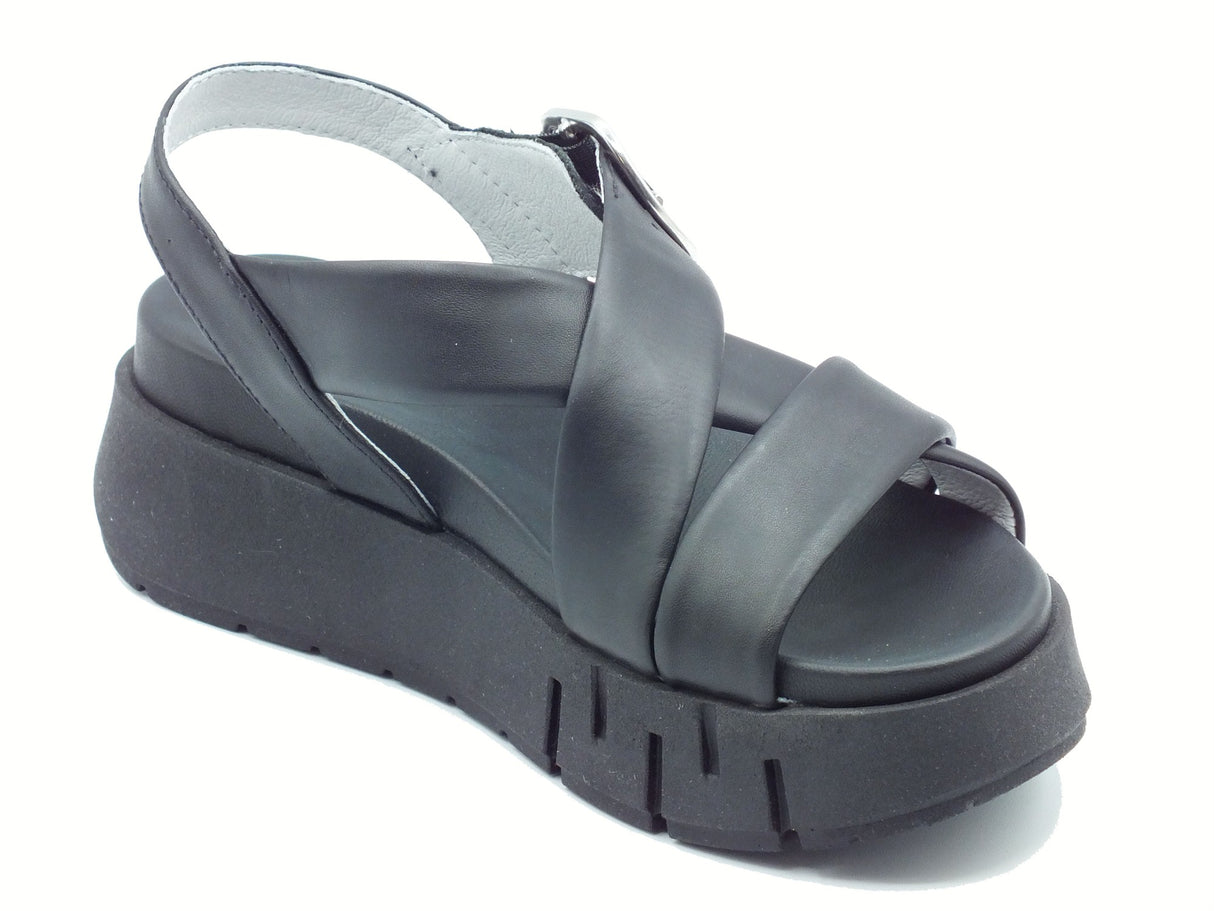 Nero Giardini NeroGiardini E513696D Tamigi Nero Sandali per Donna in pelle con fibiona e zeppa alta Nero