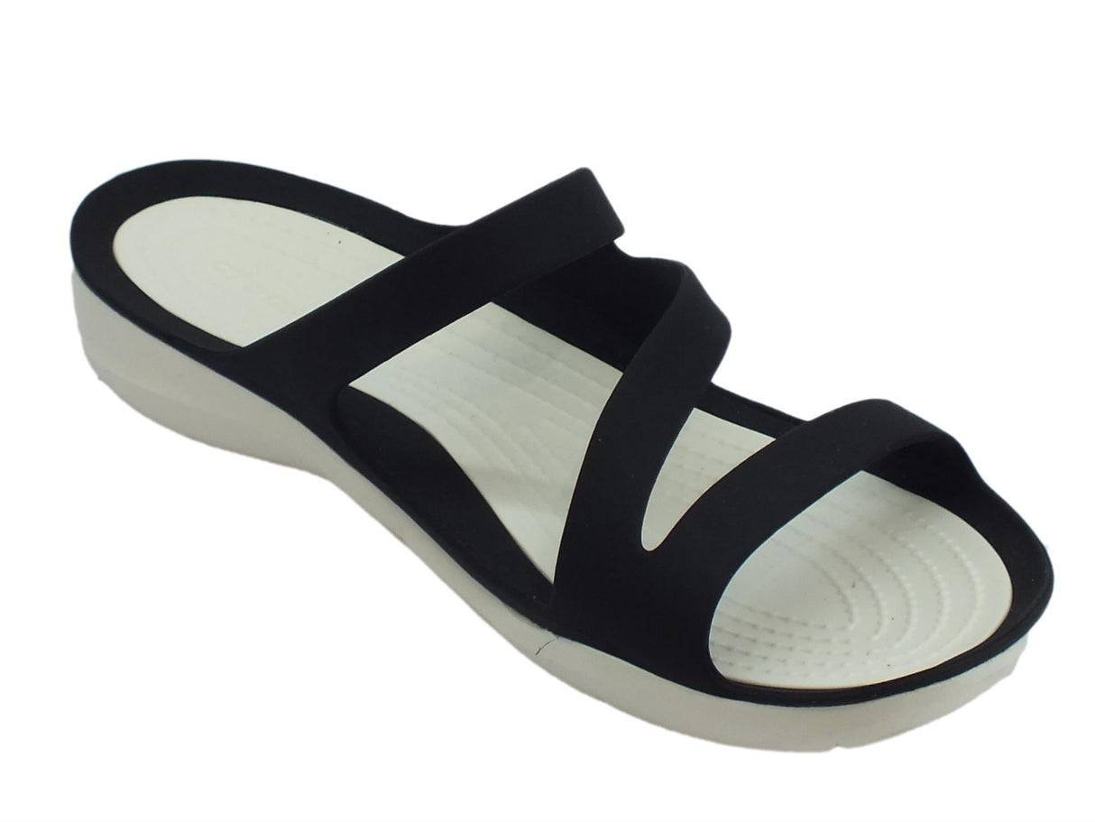 Crocs Sandali Crocs per donna SwiftWater Sanda in gomma nero e bianco Bianco e nero