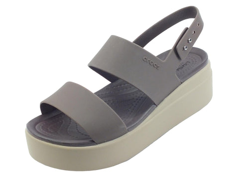 Crocs Crocs Brooklyn low wedge Sandali con zeppa media per Donna in gomma marrone wedge