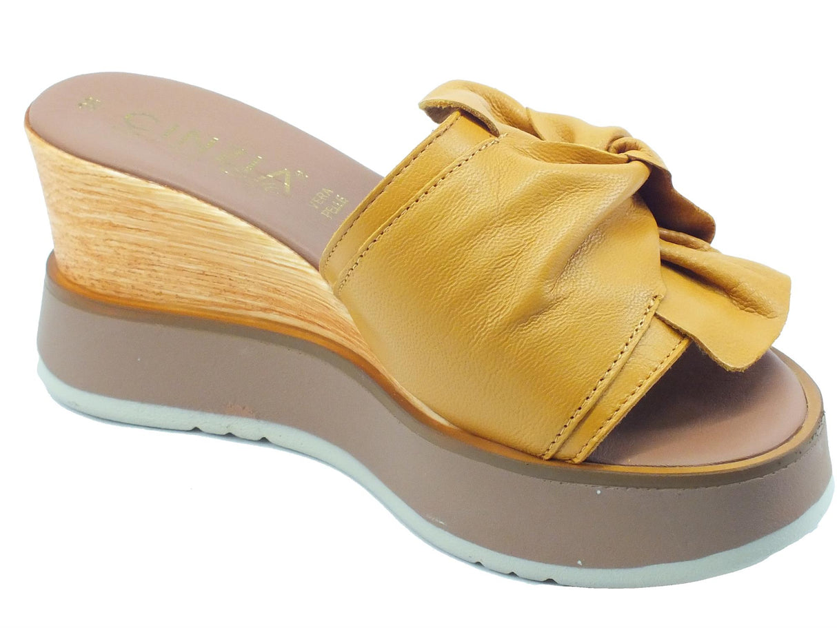 Cinzia Soft Cinzia Soft CB75572M Ocra Sandali Scalsati per Donna in pelle zeppa alta Ocra