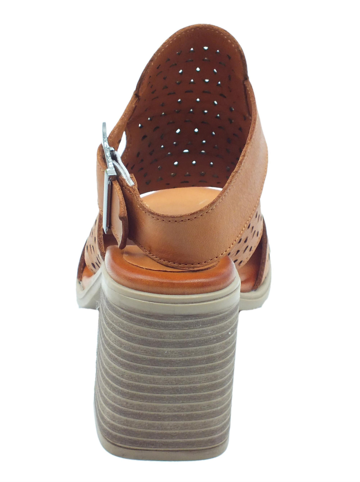 Carmela Carmela 160649 BN. Piel Camel Sandali accollati Donna in pelle laserata tacco alto tallone in memory Camel