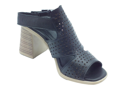 Carmela Carmela 160649 BN. Piel Negro Sandali accollati Donna in pelle laserata tacco alto tallone in memory nero