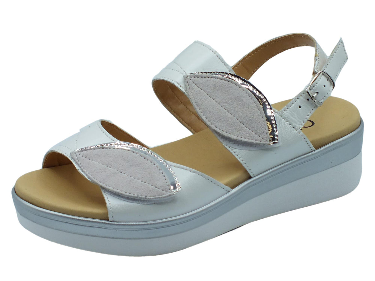 Cinzia Soft Cinzia Soft IO10533 Bianco Sandali Confort Donna in pelle zeppa media doppio stretch e fibbia Bianco