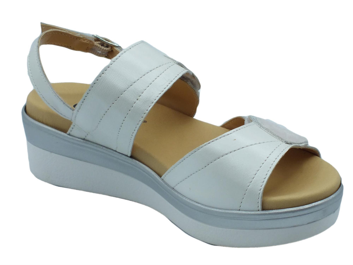 Cinzia Soft Cinzia Soft IO10533 Bianco Sandali Confort Donna in pelle zeppa media doppio stretch e fibbia Bianco
