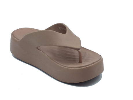 Crocs Crocs 209410 Getaway platform flip latte Infradito con zeppa media per Donna in gomma latte