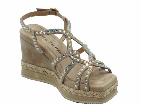 Alma en Pena Alma en Pena V251240 Suede Sand Sandali eleganti per Donna con brillanti argento zeppa alta Sand