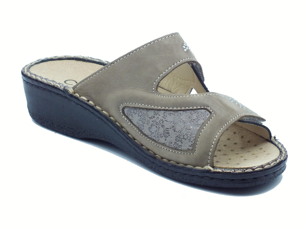 Cinzia Soft Cinzia Soft IM24259 Taupe Ciabatte per Donna in pelle verniciata doppio strappo Taupe