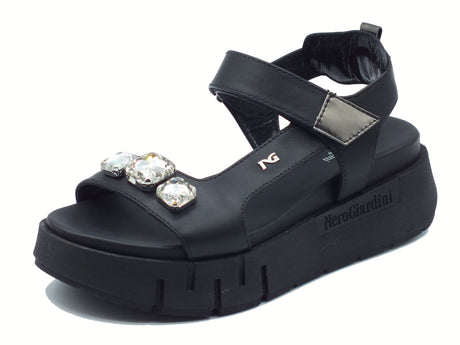 Nero Giardini NeroGiardini E410707D Tamigi Nero Sandali per Donna in pelle con strappo e zeppa media Nero
