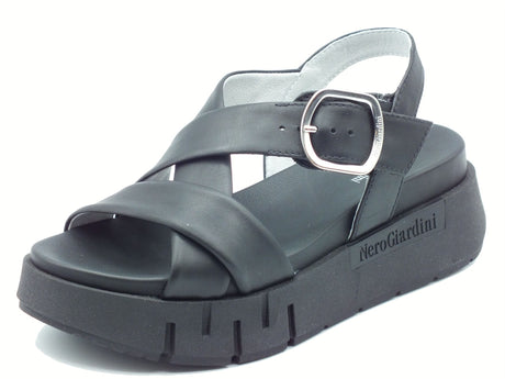 Nero Giardini NeroGiardini E513696D Tamigi Nero Sandali per Donna in pelle con fibiona e zeppa alta Nero