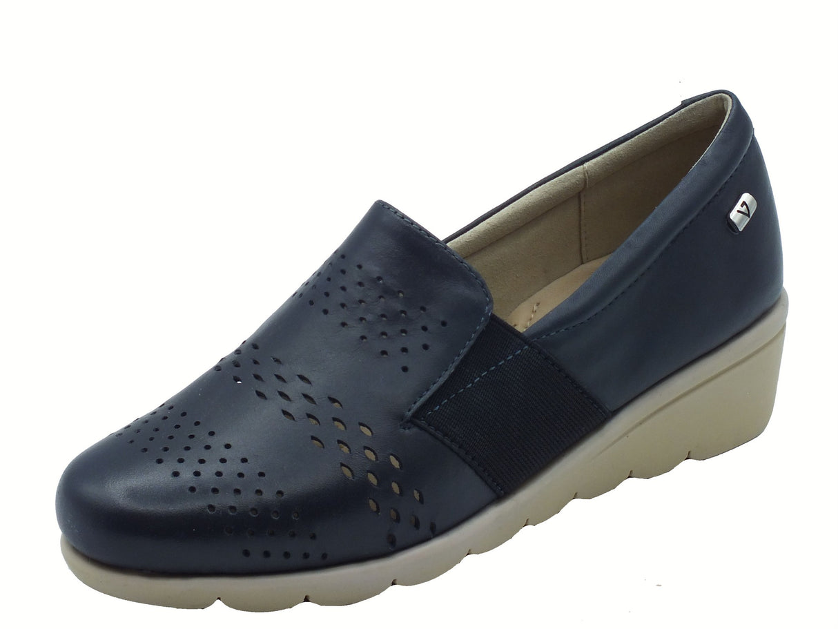 Valleverde Valleverde VS10334 Nappa Blu Mocassini con zeppa per donna in pelle traforata zeppa media Blu