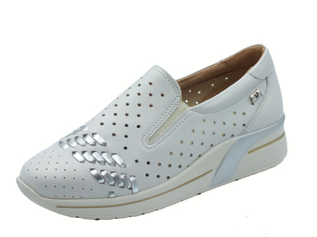 Valleverde Valleverde V49401 Vitello Argento Mocassini con zeppa per donna in pelle bianca traforata Argento