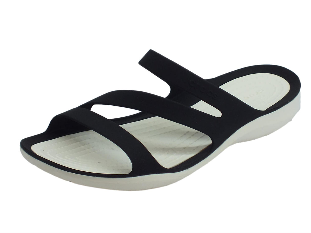 Crocs Sandali Crocs per donna SwiftWater Sanda in gomma nero e bianco Bianco e nero
