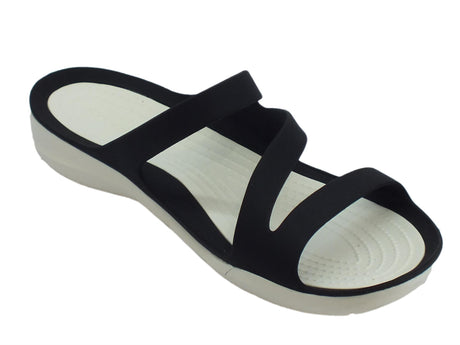 Crocs Sandali Crocs per donna SwiftWater Sanda in gomma nero e bianco Bianco e nero